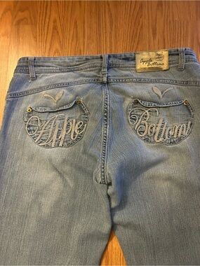Y2K Vintage VTG Apple Bottom Jeans Womens Sz 9/10 Light wash Distressed Bootcut